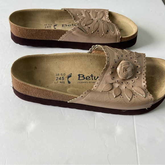 Birkenstock Betula Sparkly Tan w/rosette details - Womens 7 like New Condition - Picture 3 of 7
